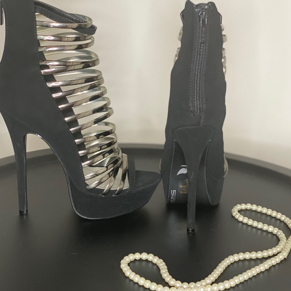 Shiek Black and chrome high heels - Picture 4 of 5